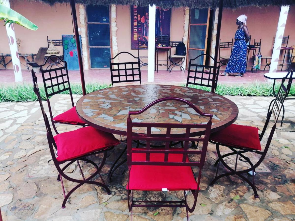 Begue Pokai Hostel Toubab Dialaw Exterior foto