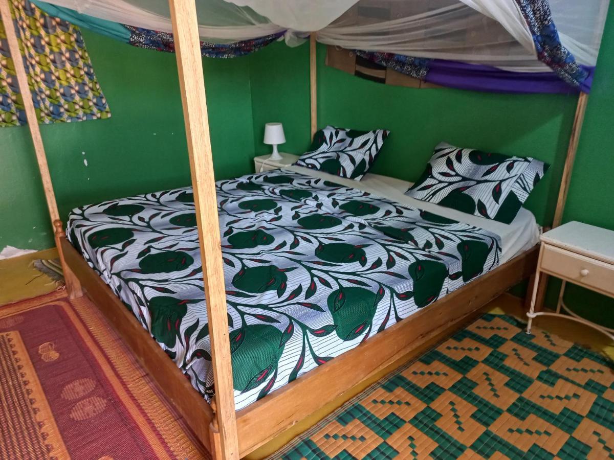 Begue Pokai Hostel Toubab Dialaw Exterior foto