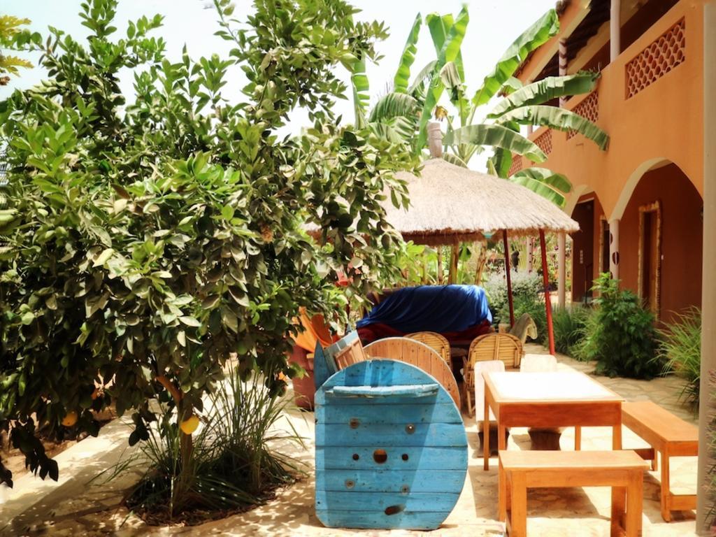 Begue Pokai Hostel Toubab Dialaw Exterior foto