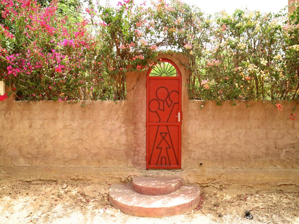 Begue Pokai Hostel Toubab Dialaw Exterior foto