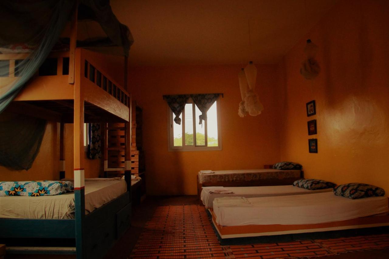 Begue Pokai Hostel Toubab Dialaw Exterior foto