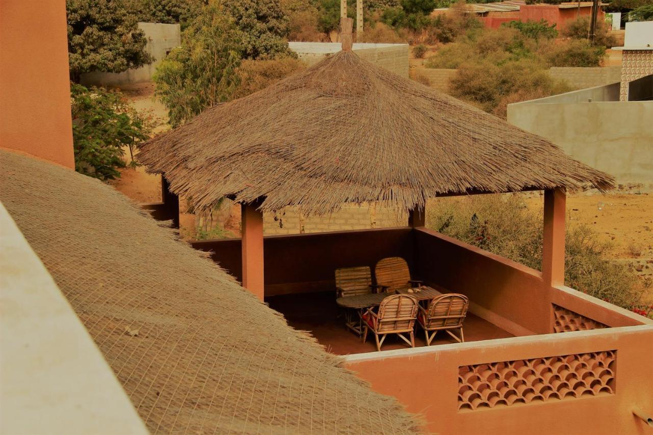 Begue Pokai Hostel Toubab Dialaw Exterior foto