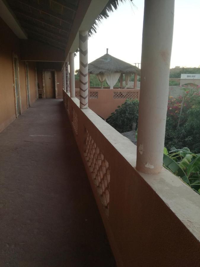 Begue Pokai Hostel Toubab Dialaw Exterior foto